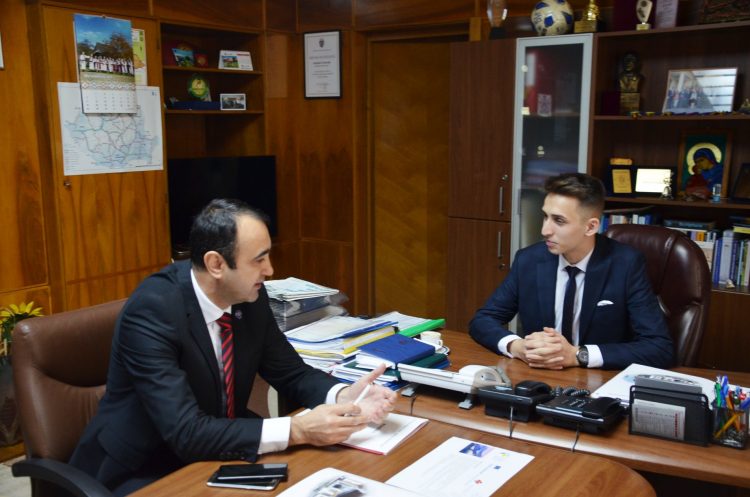 Mihai Lăcătuș de la Liceul Teoretic ”Emil Racoviță” din Baia Mare a fost prefect pentru o zi