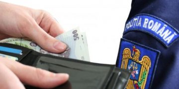 Un poliţist din Bistriţa a fost reţinut, după ce a luat mită a opta oară. Unde ascundea banii