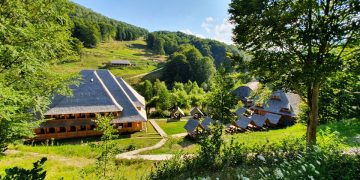 Mai multe pensiuni din Maramureș, incluse în top 10 al pensiunilor pet friendly, unde animalele de companie sunt acceptate