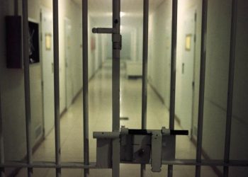 Detalii despre cazul poliţistului găsit împușcat la penitenciar