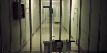Detalii despre cazul poliţistului găsit împușcat la penitenciar