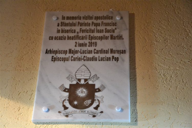 Placă memorială dedicată vizitei Papei Francisc în România – foto