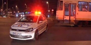Adolescent ucis de tramvai în timp ce vorbea la telefon
