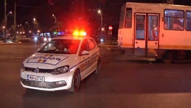 Adolescent ucis de tramvai în timp ce vorbea la telefon