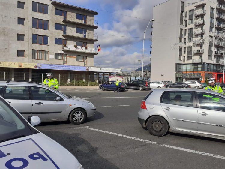 Şoferii băimăreni, instruiţi cu privire la noile prevederi legate de folosirea telefonului mobil la volan