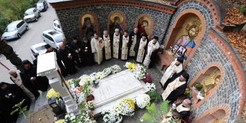 COMEMORARE la Mănăstirea Rohia. Sfântă Liturghie Arhierească şi parastas de pomenire pentru Părintele Arhiepiscop Justinian – foto