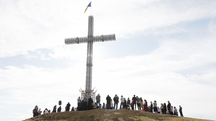 Crucea-monument din Săliştea de Sus a fost binecuvântată