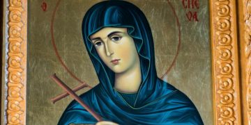 Zeci de mii de credincioşi aşteaptă să se închine la racla Sf. Parascheva