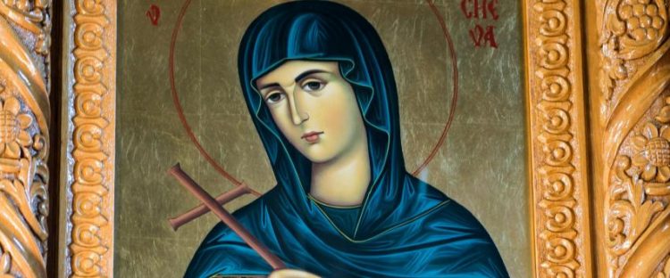 Zeci de mii de credincioşi aşteaptă să se închine la racla Sf. Parascheva