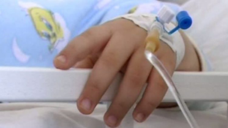 Un copil din Satu Mare, la un pas de moarte după ce a înghițit o pastilă de cloramină la grădiniță