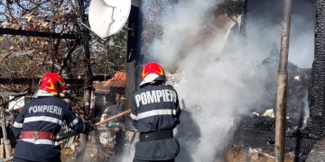 Incendiu la Șurdești. O casă s-a făcut scrum – FOTO