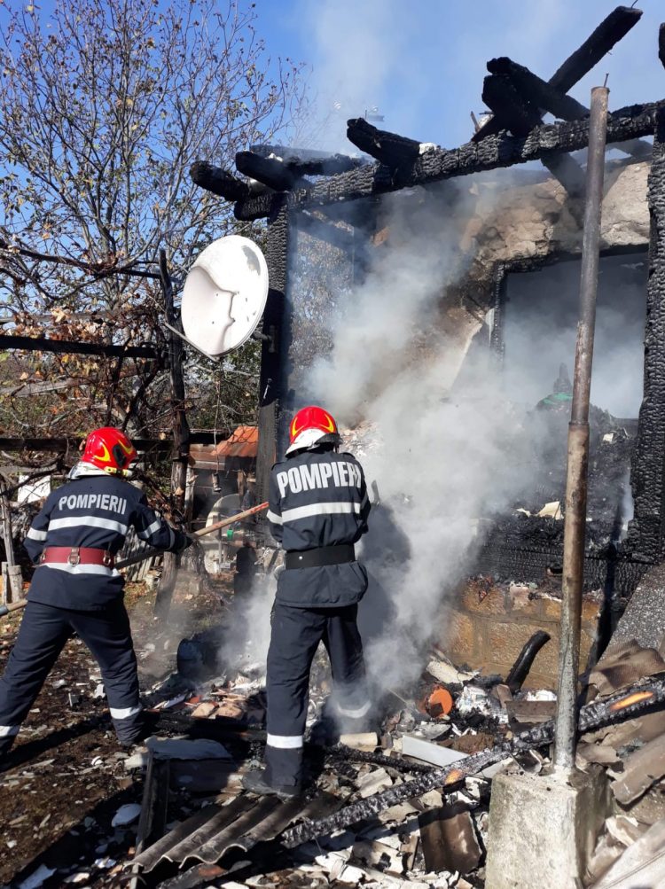 Incendiu la Șurdești. O casă s-a făcut scrum – FOTO