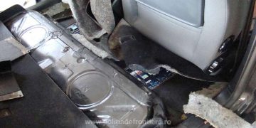 Autoturism înmatriculat în Bulgaria, confiscat pentru trafic cu ţigări