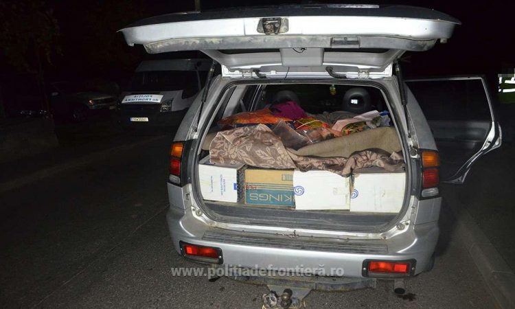 Doi bărbaţi din Covasna, prinşi la Sighet cu 4.000 pachete cu țigări de contrabandă în maşină – foto