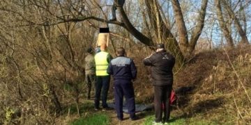 Doi spânzurați: Aceeași metodă, același context