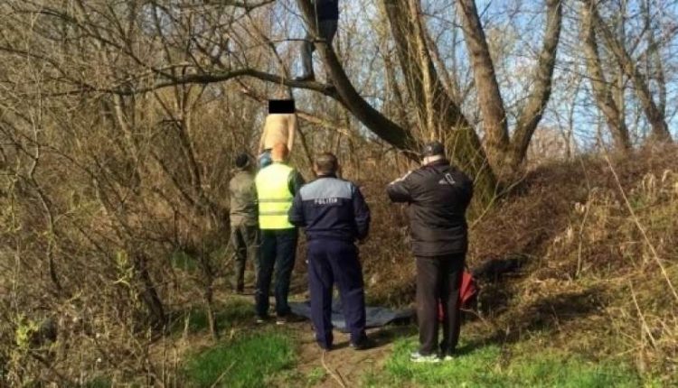 Doi spânzurați: Aceeași metodă, același context