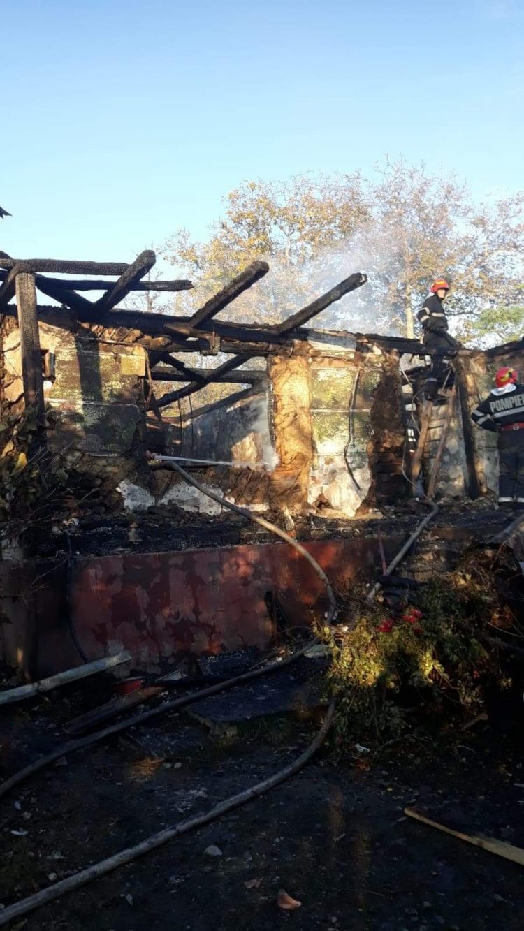 Incendiu în Vima Mare. O casă s-a făcut scrum – FOTO
