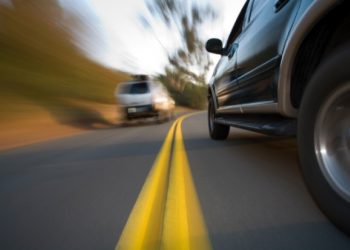 La un pas de tragedie! Tânăr beat, surprins de radar în timp ce rula cu maşina cu 142 km/h, între Cicârlău şi Ilba