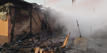 Incendiu mistuitor în Seini. O gospodărie a fost distrusă. GALERIE FOTO