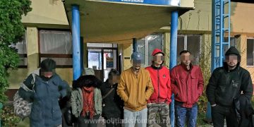 Opt cetăţeni irakieni, depistaţi în apropierea frontierei cu Ungaria