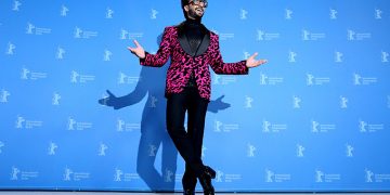 Papagalii din jungla urbană