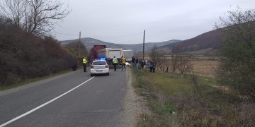 Accident grav: Un tir a intrat într-o dubă. Șoferul dubei în starea gravă