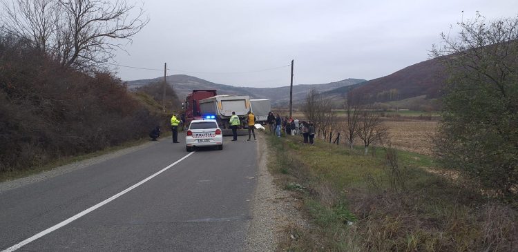 Accident grav: Un tir a intrat într-o dubă. Șoferul dubei în starea gravă