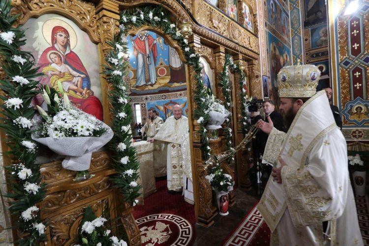 Hramul bisericii „Sfinţii Arhangheli Mihail şi Gavriil” din Baia Mare – FOTO