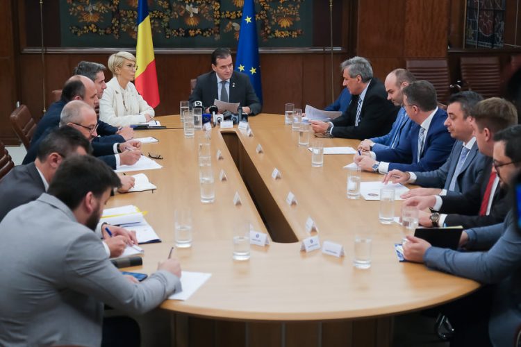 Orban a dat afară din guvern 38 de secretari de stat și consilieri. Lista completă