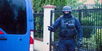 Trafic în miezul zilei: Tânăr arestat într-o parcare din Baia Mare