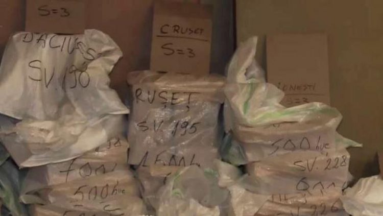 Primele incidente în procesul electoral. Doi şoferi care ar fi trebuit să transporte buletinele de vot spre secţii au fost găsiţi băuţi