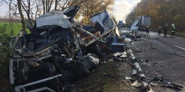 Tragedie în Ungaria. Un şofer român a murit, după ce s-a izbit cu camionul de un alt TIR. Şi un şofer polonez a murit