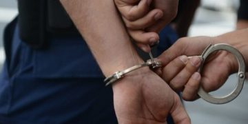 Fost primar, în cătușe! Este acuzat că a încasat ilegal subvenții pentru pășune