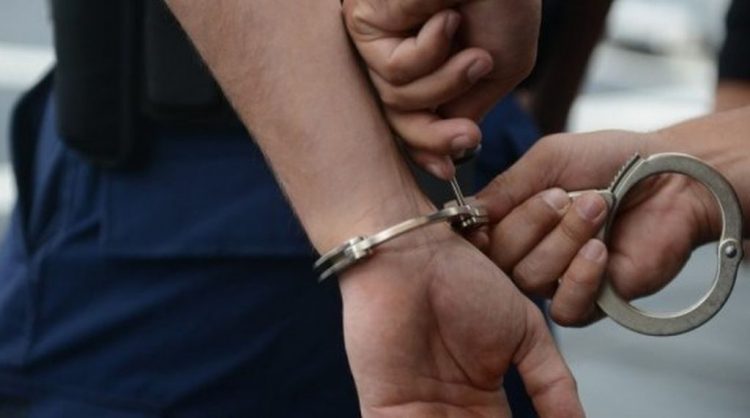 Fost primar, în cătușe! Este acuzat că a încasat ilegal subvenții pentru pășune