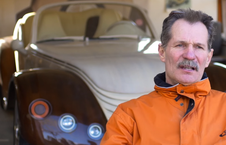 Un tâmplar și-a construit cea mai frumoasă mașină din lemn