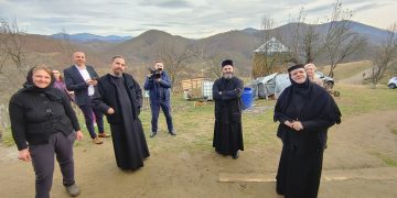 Cu sprijinul oamenilor de suflet, la Bârsana a fost identificată casa în care va locui familia Bența, o mamă singură cu opt copii