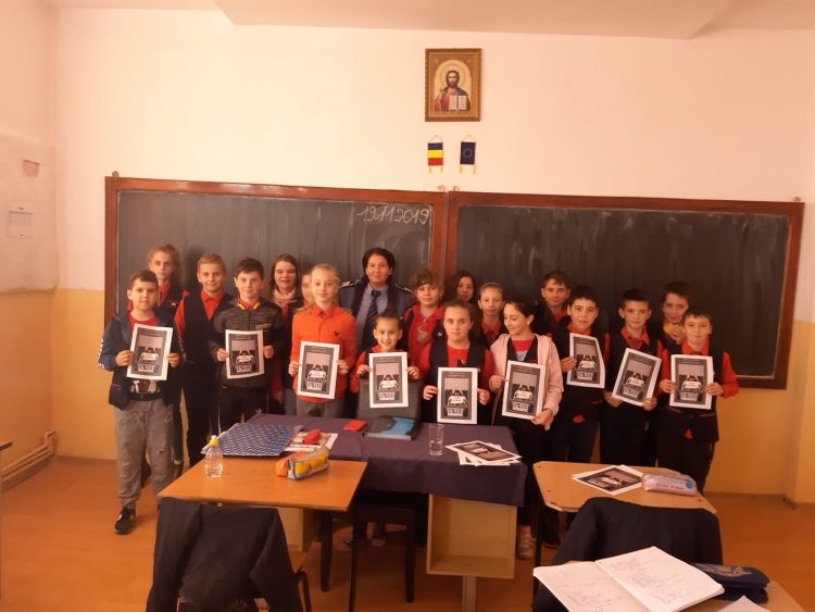 Poliţiştii maramureşeni, implicaţi în campania de prevenire și combatere a violenței în școală