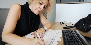 Klaus Iohannis, criticat în presa germană. Carmen Avram: Îi scoate ambalajul. Oameni răi!