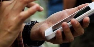 Băimărean reţinut pentru 24 de ore după ce a ameninţat şi tâlhărit un minor