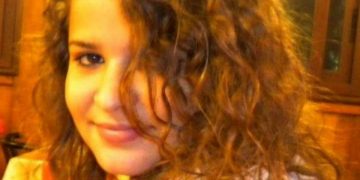 Româncă însărcinată, înjunghiată în burtă și aruncată într-un șanţ de pe marginea unui drum