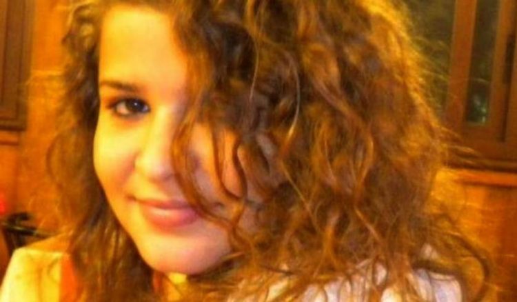 Româncă însărcinată, înjunghiată în burtă și aruncată într-un șanţ de pe marginea unui drum