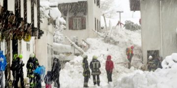 Iarnă în Europa. Cod roșu de avalanșe în Italia