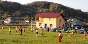 Au mers la fotbal, dar au nimerit la box: Scandal de nedescris la Făurești