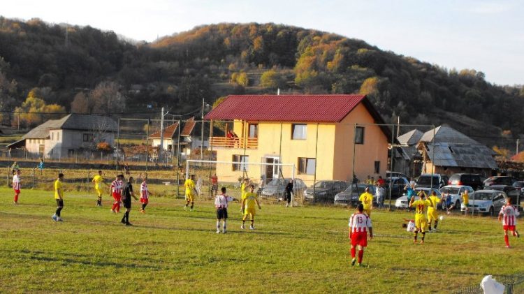 Au mers la fotbal, dar au nimerit la box: Scandal de nedescris la Făurești
