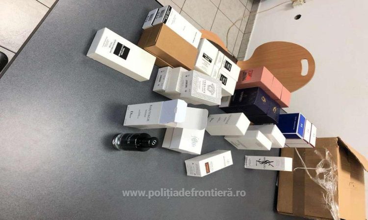 Parfumuri susceptibile a fi contrafăcute, confiscate la PTF Petea de la un maramureşean