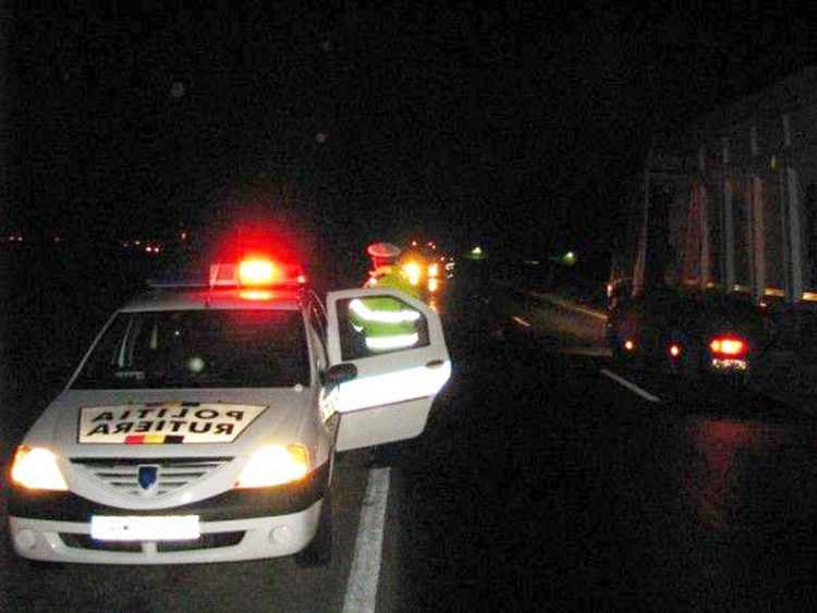 Doi polițiști, răniți într-un accident rutier în timp ce urmăreau o mașină