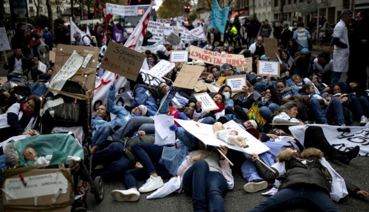 Cum protestează francezii pentru salvarea spitalelor