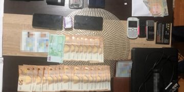 Percheziții la persoane bănuite de proxenetism