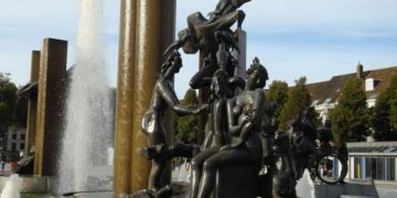 Ce mai fură românii. Ultima găselniţă: o statuie de 5 tone de bronz