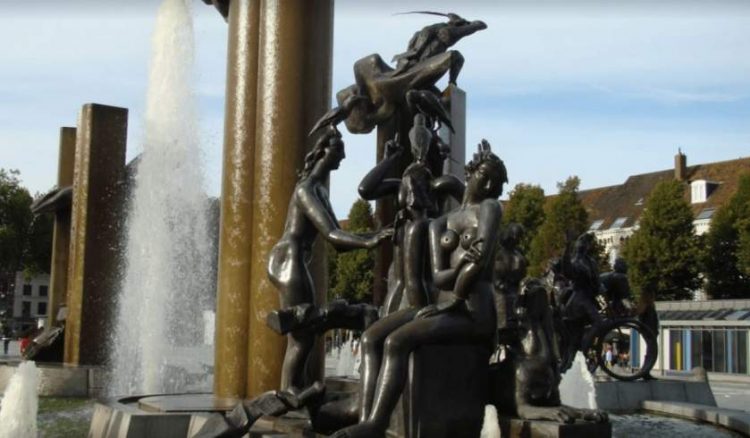 Ce mai fură românii. Ultima găselniţă: o statuie de 5 tone de bronz